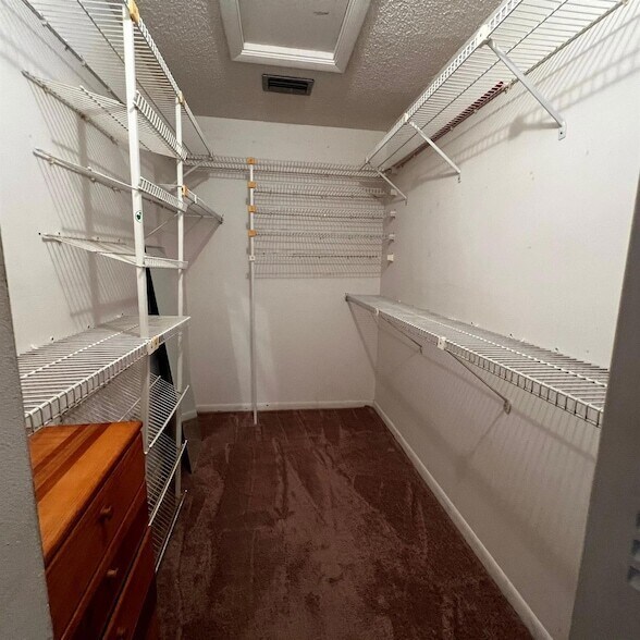 Building Photo - 197 Lake Meryl Dr