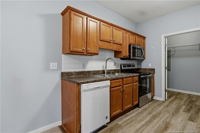 Building Photo - 625 Marshtree Ln