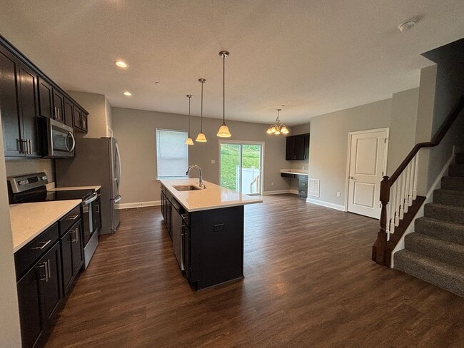 Building Photo - Beautiful Townhome in Washington! - 3 Bedroom