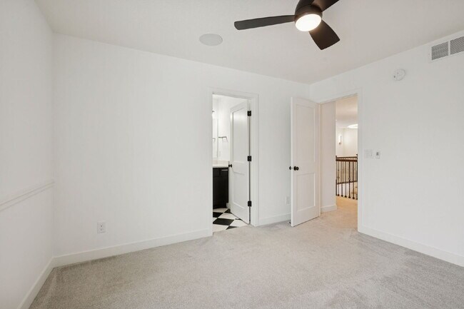 Building Photo - Luxurious 5-Bed/5 Baths, Granite & 3 Car Garage