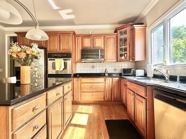 Building Photo - Spacious 4-Bed Colonial in Troy’s Stone Ha...