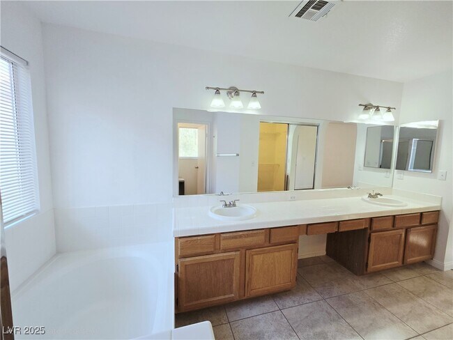 Building Photo - 9433 Valencia Canyon Dr