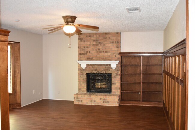 Building Photo - 414 Teal Wood Ln