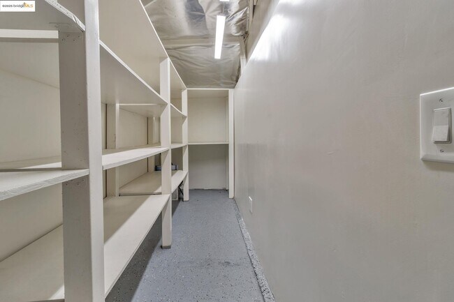 Building Photo - 4053 Huntington St