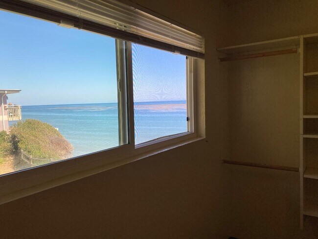 Building Photo - 6693 Del Playa Dr