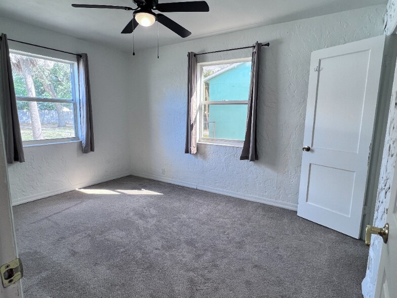 Building Photo - 2179 22nd Ave N