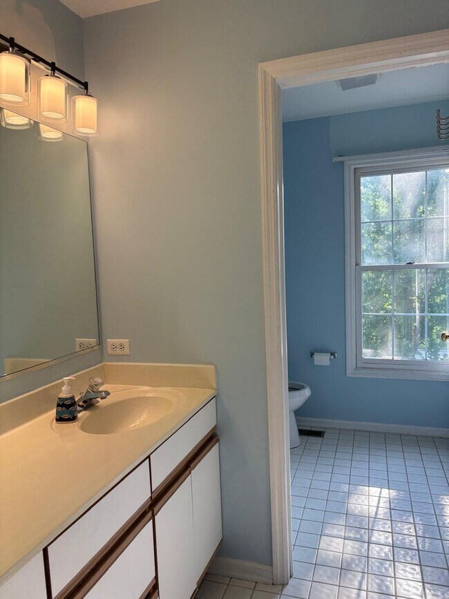 Building Photo - 237 Biscayne St