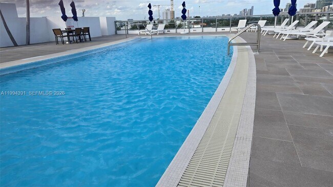 Building Photo - 9261 E Bay Harbor Dr