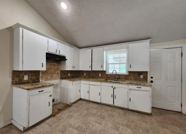 Building Photo - 1301 W 14th St