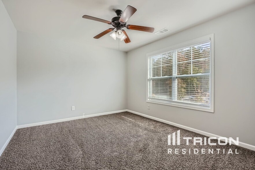 Building Photo - 5928 Wolf Creek Dr