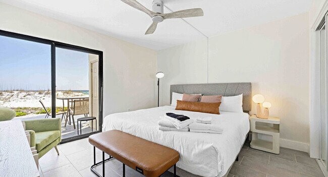 Building Photo - 556 Coral Ct