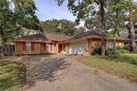 Building Photo - 2813 Woodpath Ln