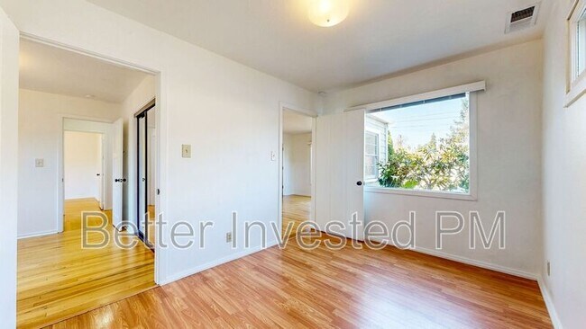 Building Photo - 2224 Midway Dr