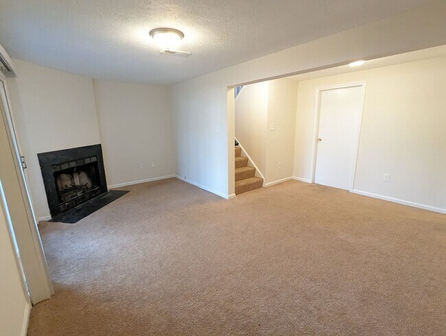 Building Photo - 1390 David Ln
