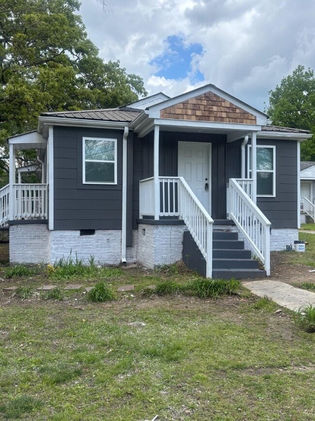 Building Photo - 229 13th St S