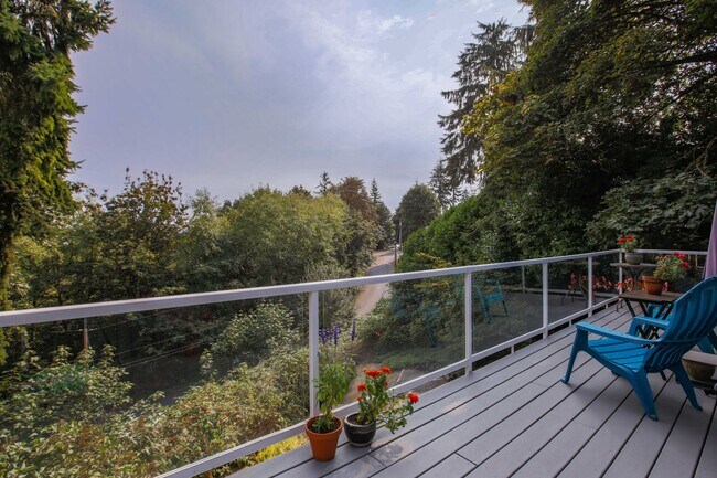 Building Photo - Dream Home in a Park Like Setting!!