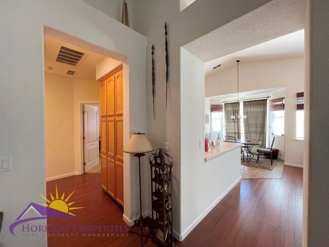 Building Photo - Beautiful Folsom! 3 Bed 2 Bath 1,468 Sq. Ft. Empire Ranch Home in Folsom