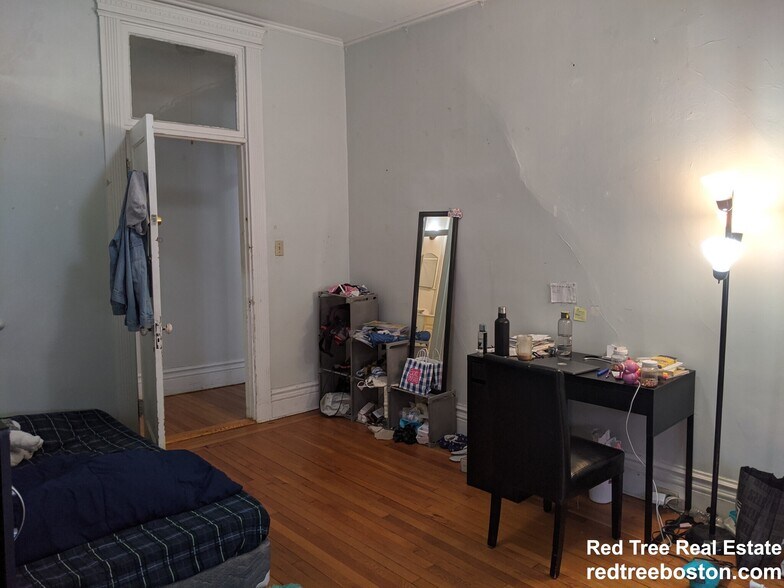 Building Photo - 80 Fenway St