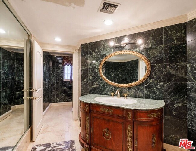 Building Photo - 2258 Gloaming Way