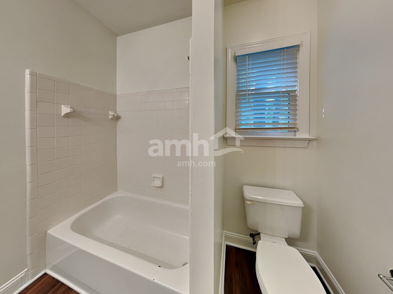 Building Photo - 8005 Red Oaks Trl