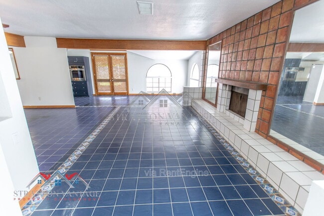 Building Photo - 8119 E Amelia Ave