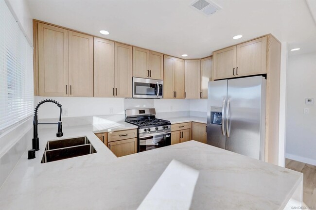 Building Photo - 503 Prescott Ave