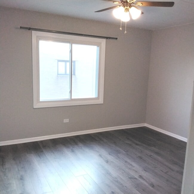 Building Photo - 10910 Kilpatrick Ave