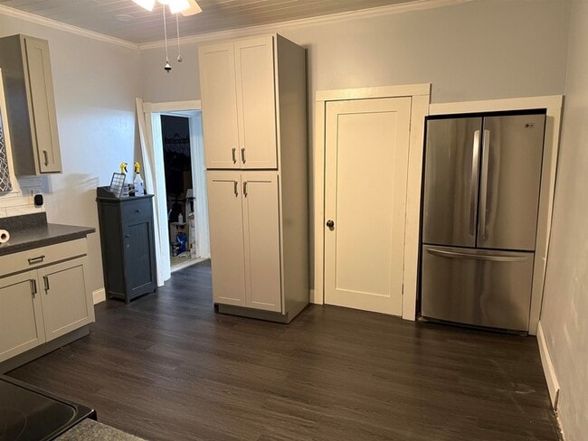 Building Photo - 96 E Broadway