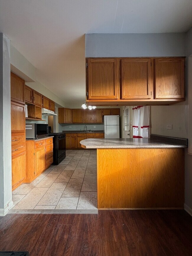 Building Photo - 450 E Mulberry Ct