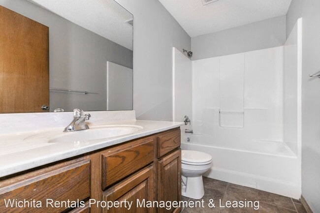 Building Photo - 3 br, 1.5 bath House - 3593 N. Rushwood