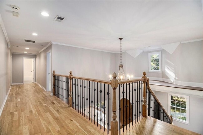 Building Photo - 960 Landmark Dr NE