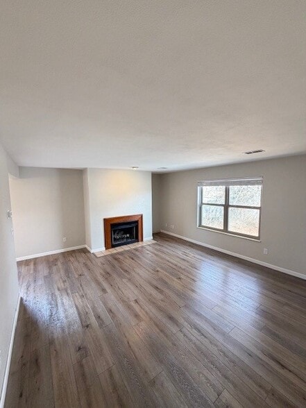 Building Photo - Lakewood Estates