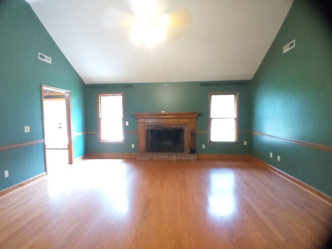 Building Photo - 350 Katydid St