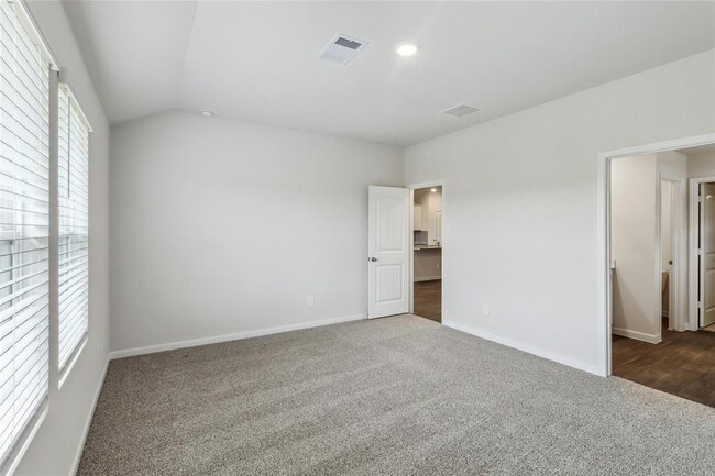 Building Photo - 326 Darwin Pl