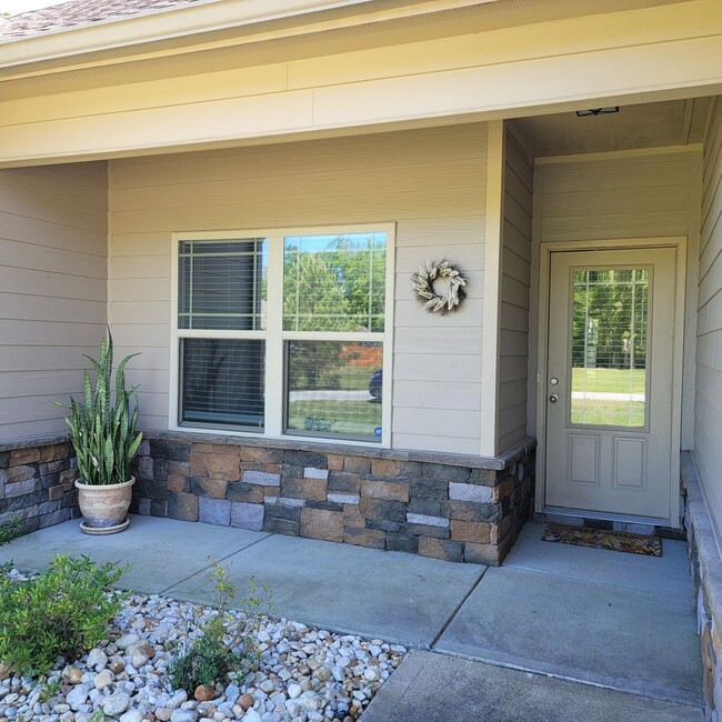 Building Photo - near Fort Moore 4 bedroom 2 bath house for...