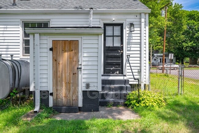 Building Photo - 1023 Fourqurean Ln