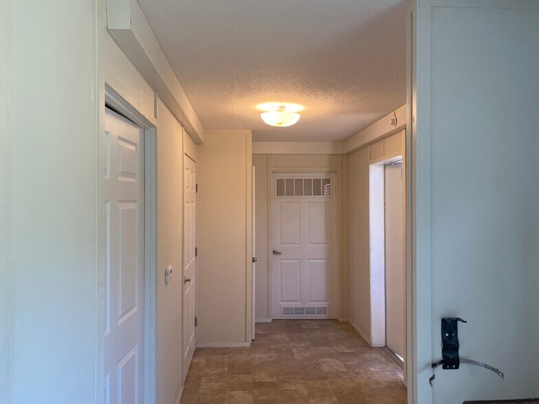 Building Photo - 17020 Meridian Blvd