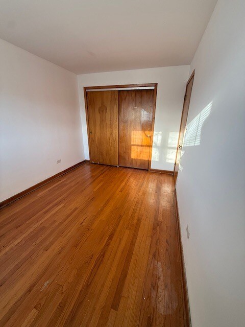 Bed 1 - 1214 E Northwest Hwy