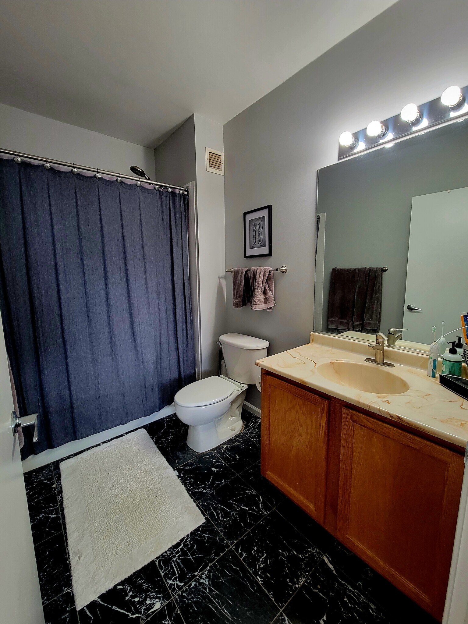 Building Photo - 645 N Kingsbury St