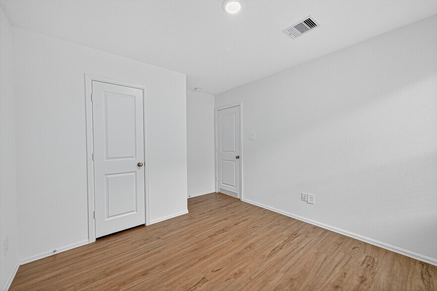 Building Photo - 18918 Western Falls Ct