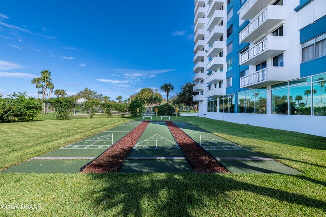 Building Photo - 935 N Halifax Ave