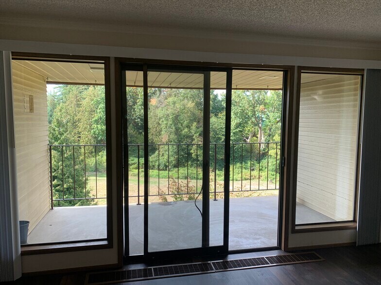 Building Photo - 107 La Villa Dr