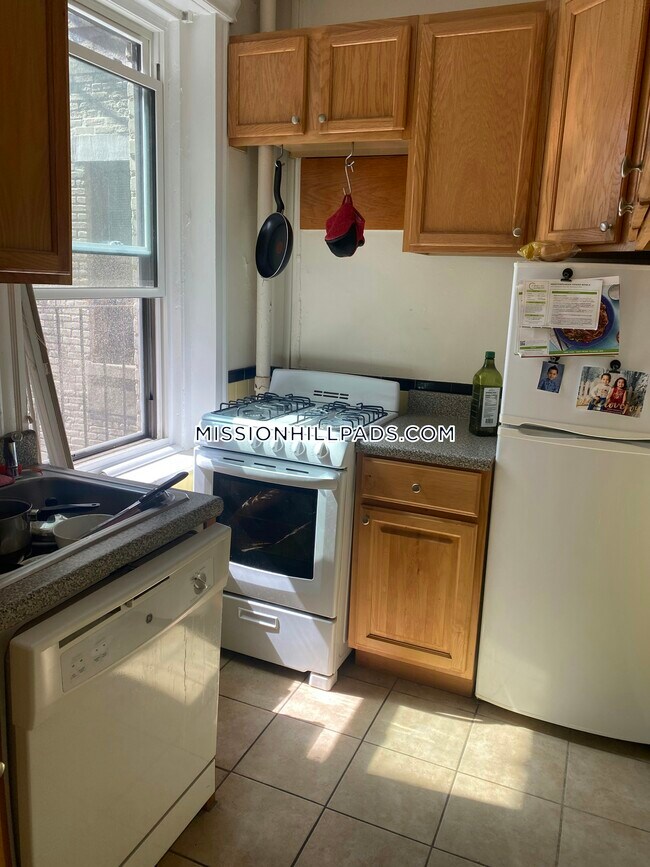 Building Photo - 360 Riverway