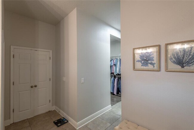 Building Photo - 16459 Courtyard Loop