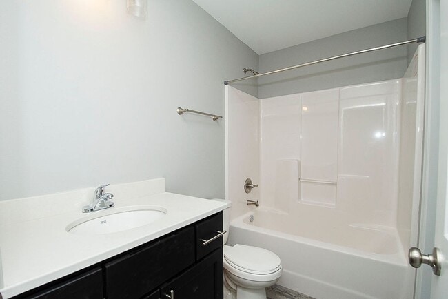 Building Photo - Charming Townhome in South Bismarck – Move-In Ready!