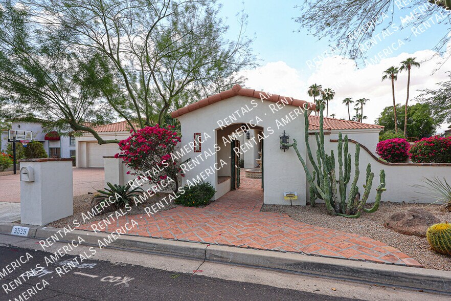 Building Photo - 3525 E Equestrian Trail