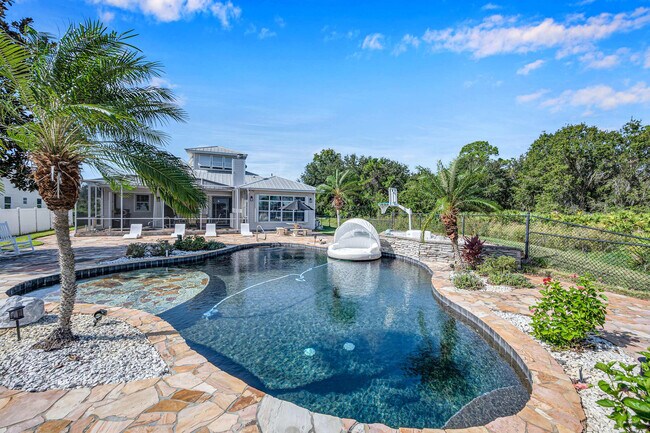 Building Photo - 1028 Lake Carrie Dr