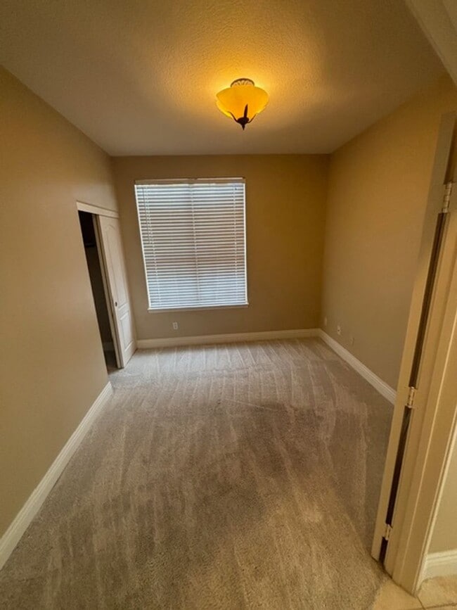 Building Photo - Beautiful 2 Story Gated Home Located Northwest Las Vegas area near Summerlin