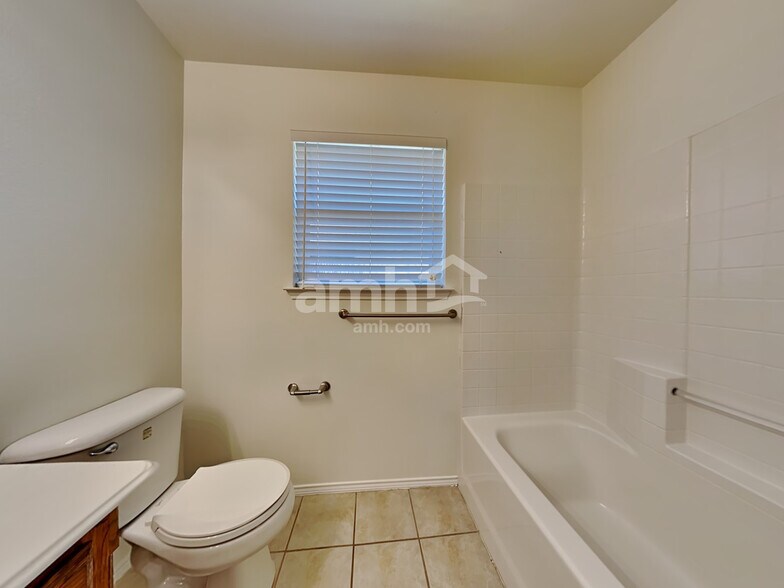 Building Photo - 4406 Shady Elm Dr
