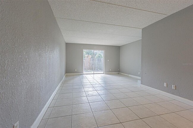 Building Photo - 2818 Somerset Park Dr